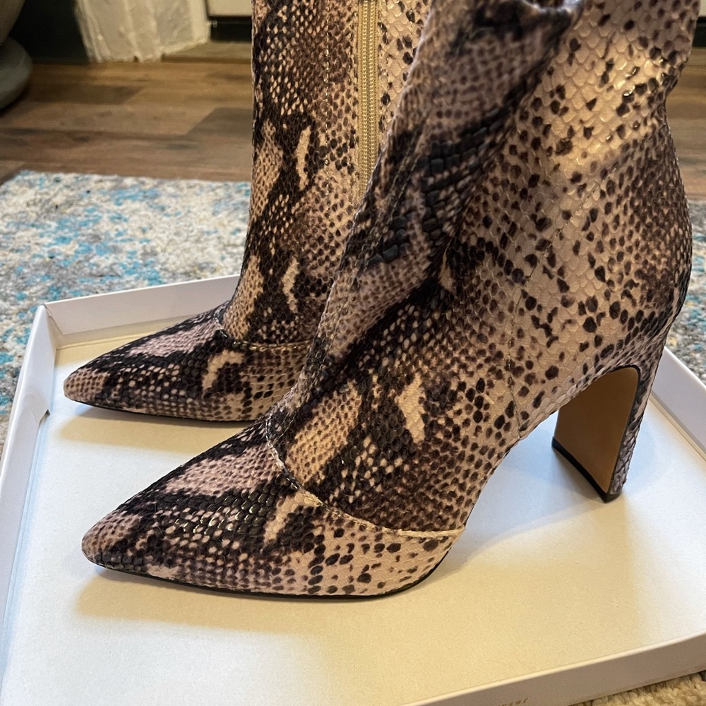 Jessica Simpson ( Briyanne boot ) size 10m Neutral